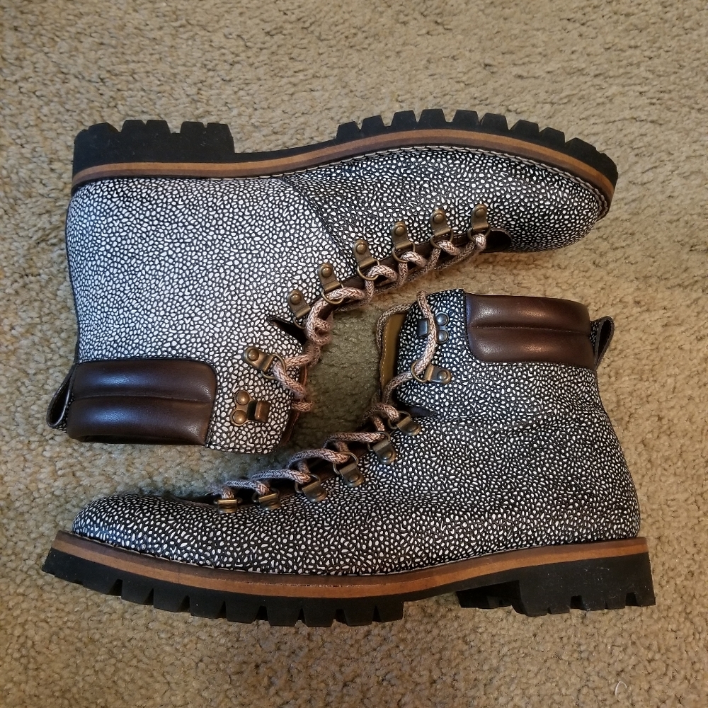TAFT Viking Boots in Stone